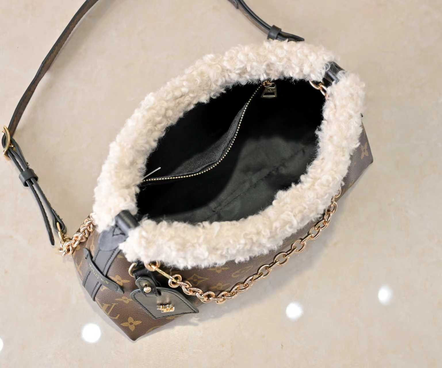 Louis Vuitton bag-136