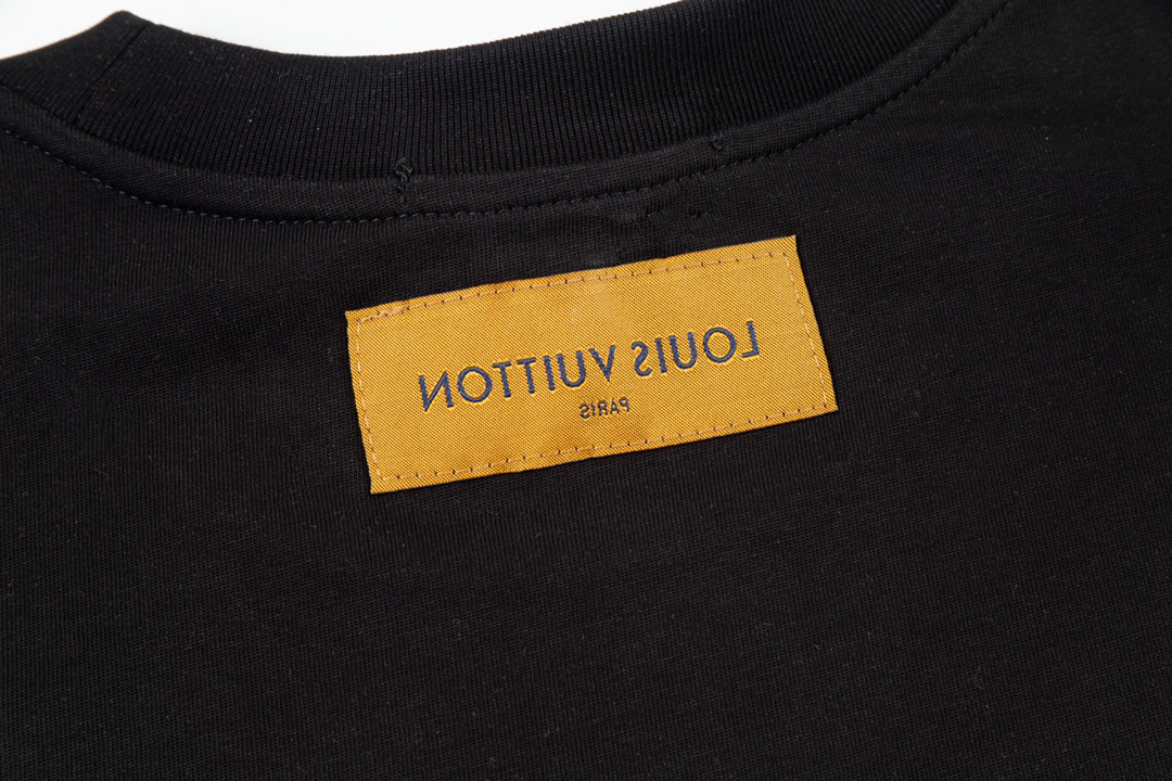 LV clothing-143