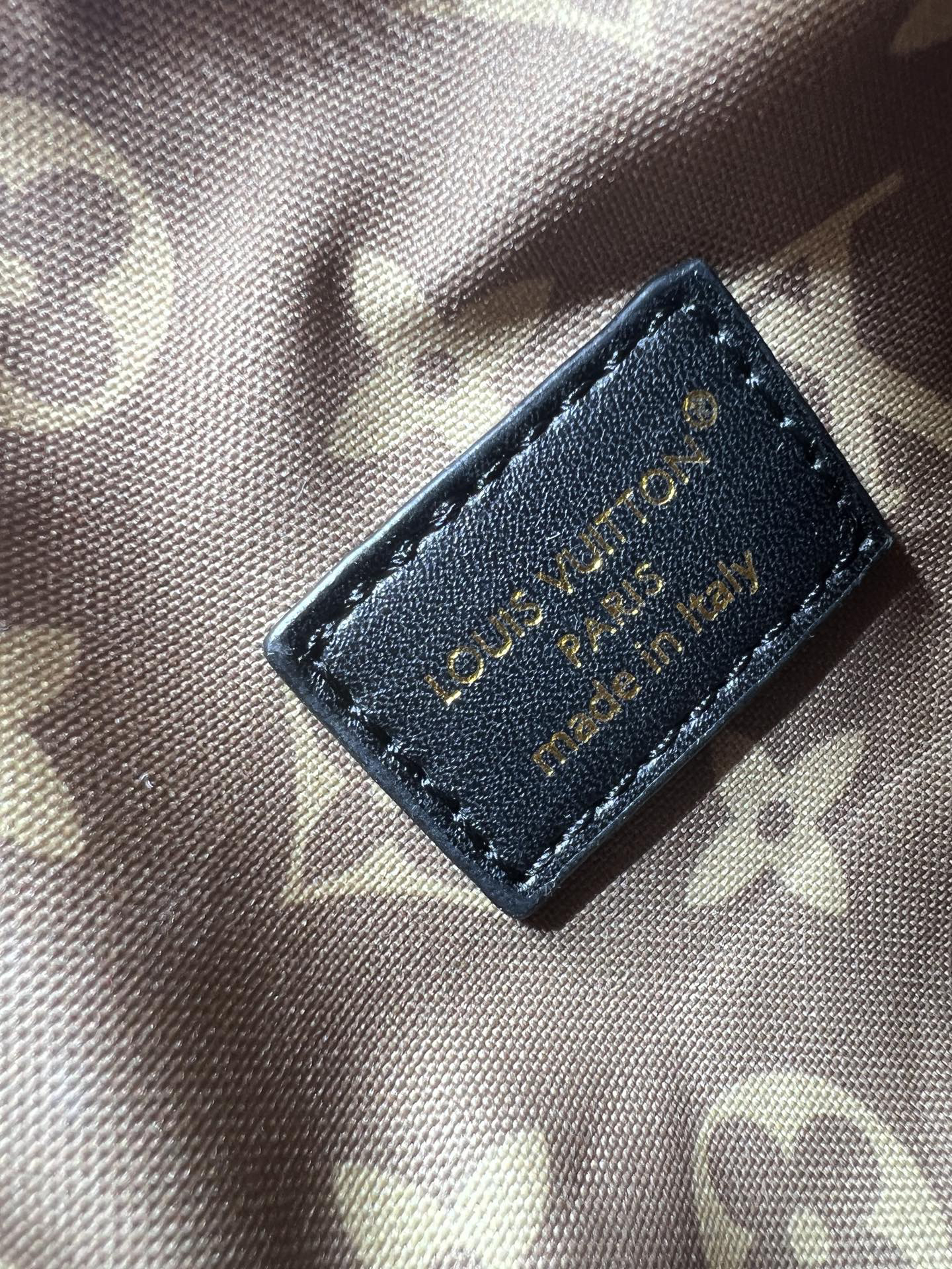 Louis Vuitton bag-164
