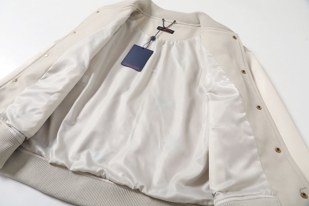 LV Clothing-269