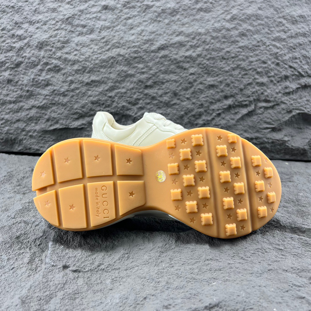 Gucci Sneakers-171
