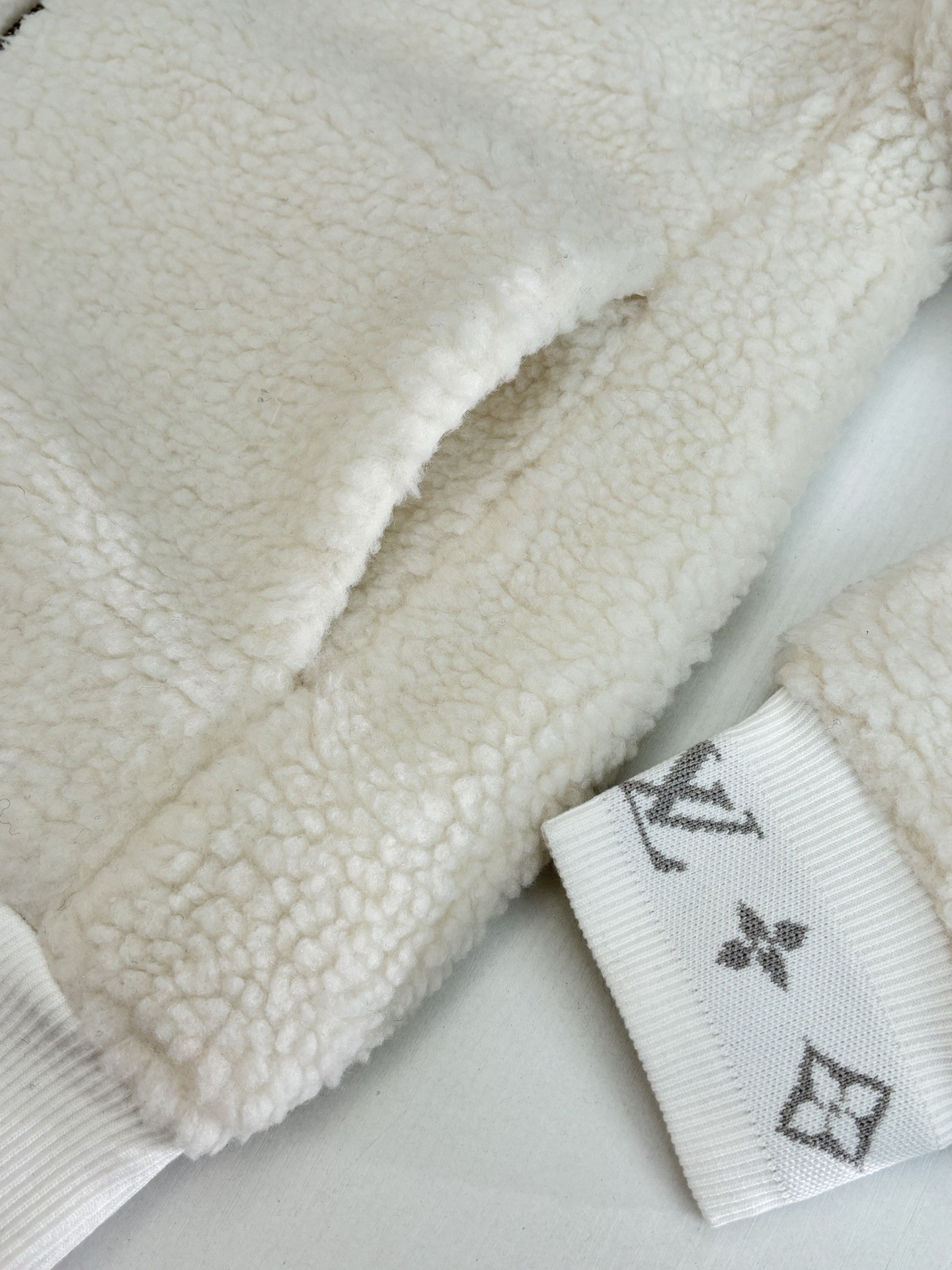 LV Clothing-296