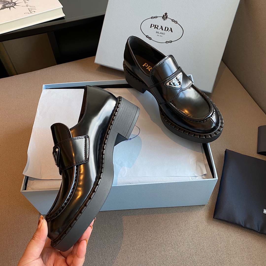 Prada women's leather shoes-17