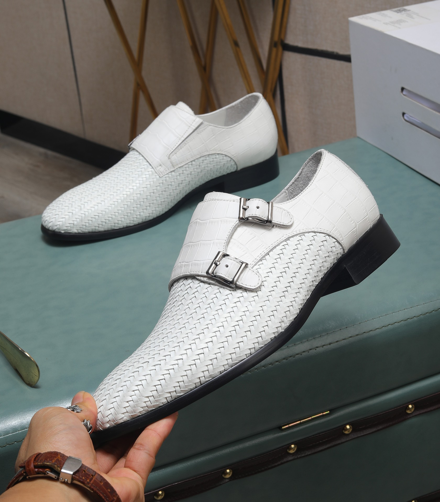 LV men's leather shoes-34