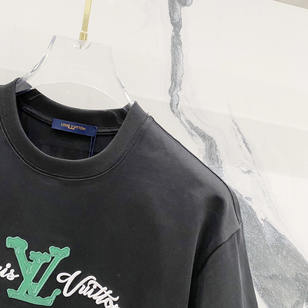 LV clothing-110