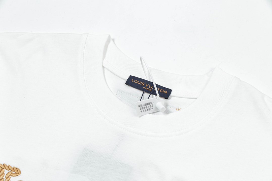 LV clothing-106