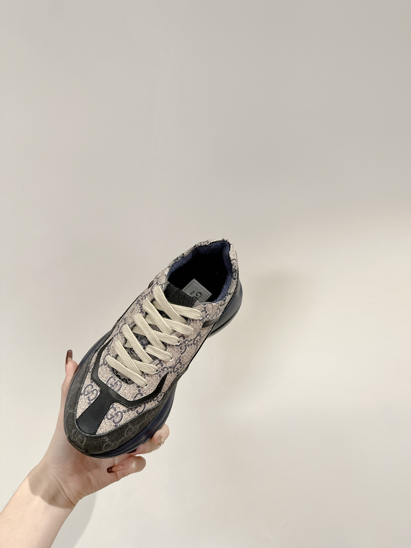 Gucci Sneakers-210