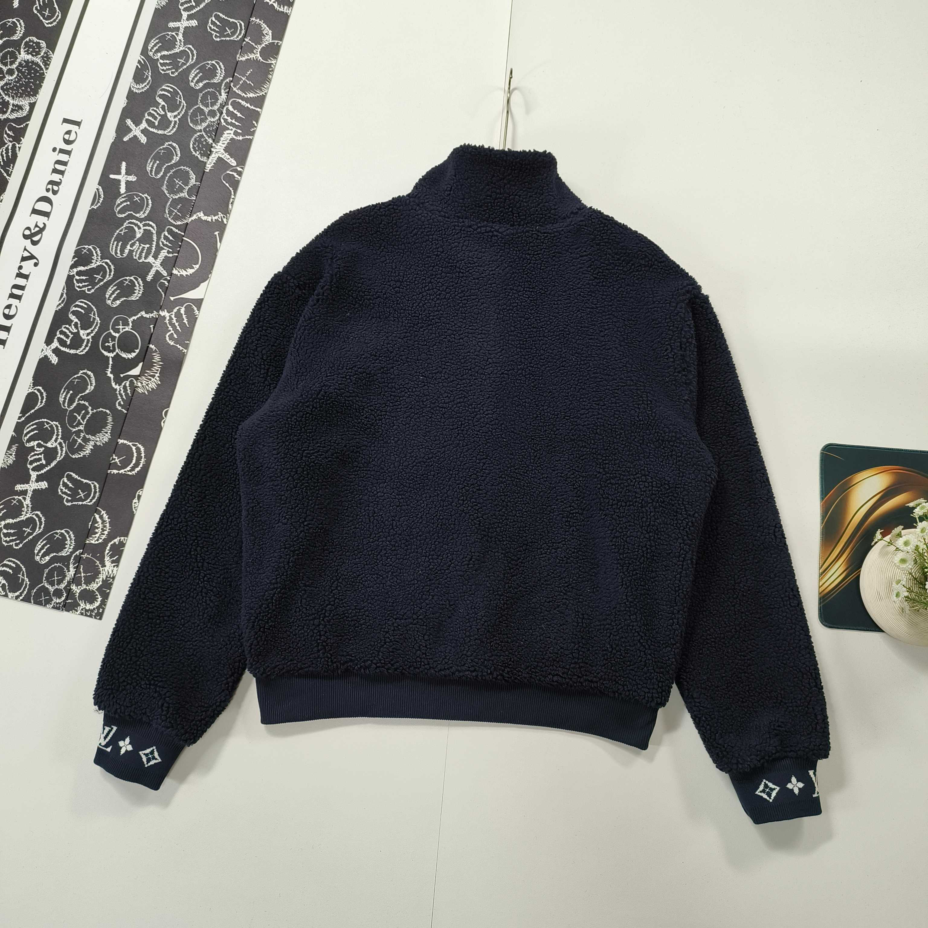 LV Clothing-353