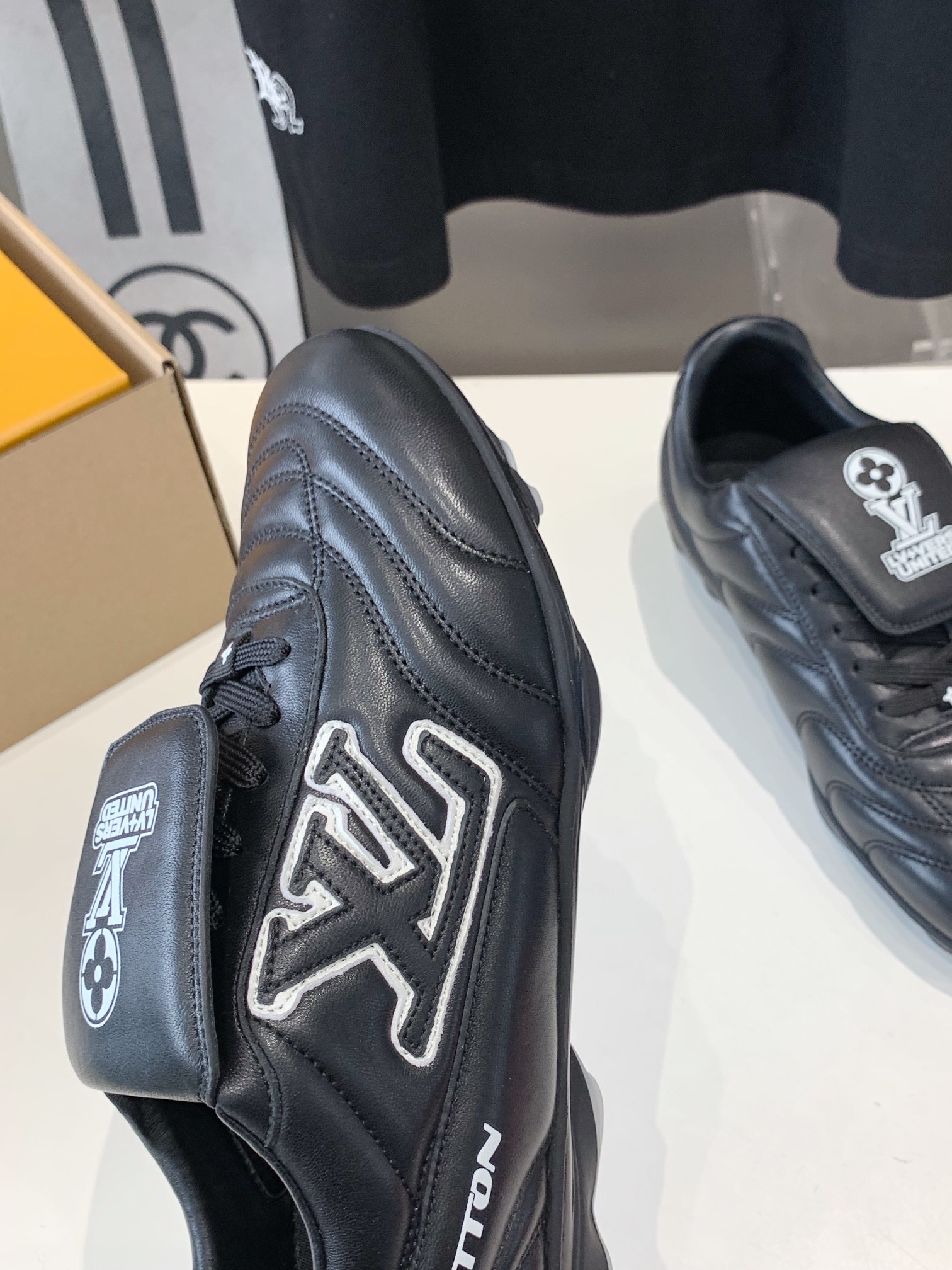 Lv Sneakers-235