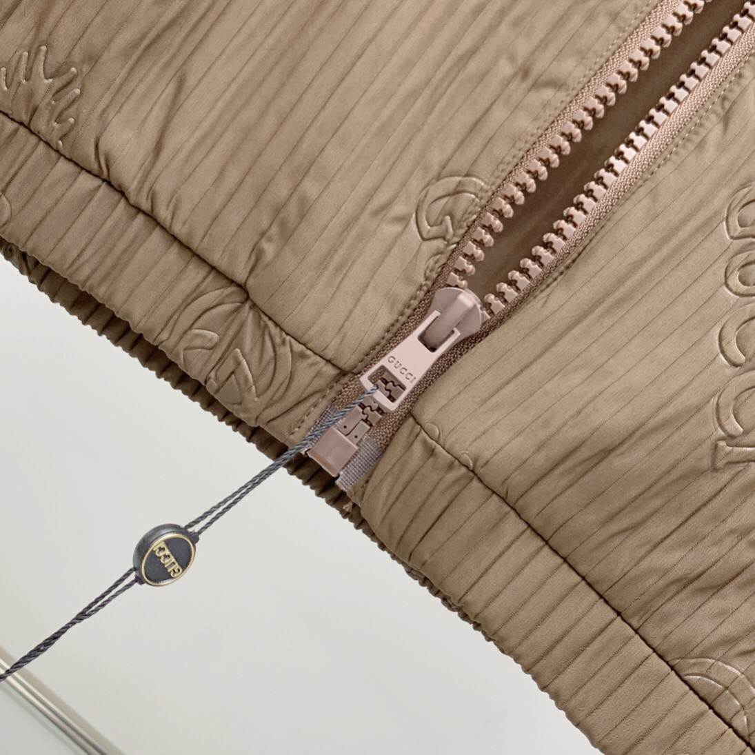 Gucci Clothing-342