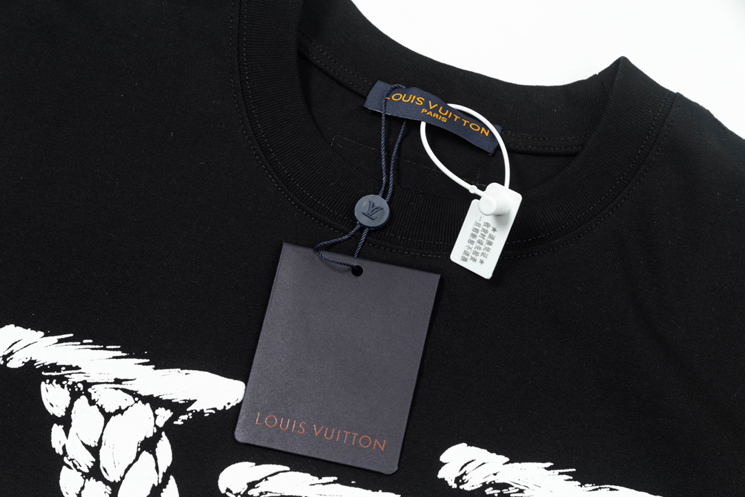 LV clothing-102
