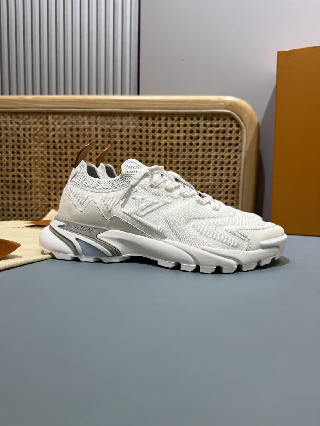 Lv Sneakers-190