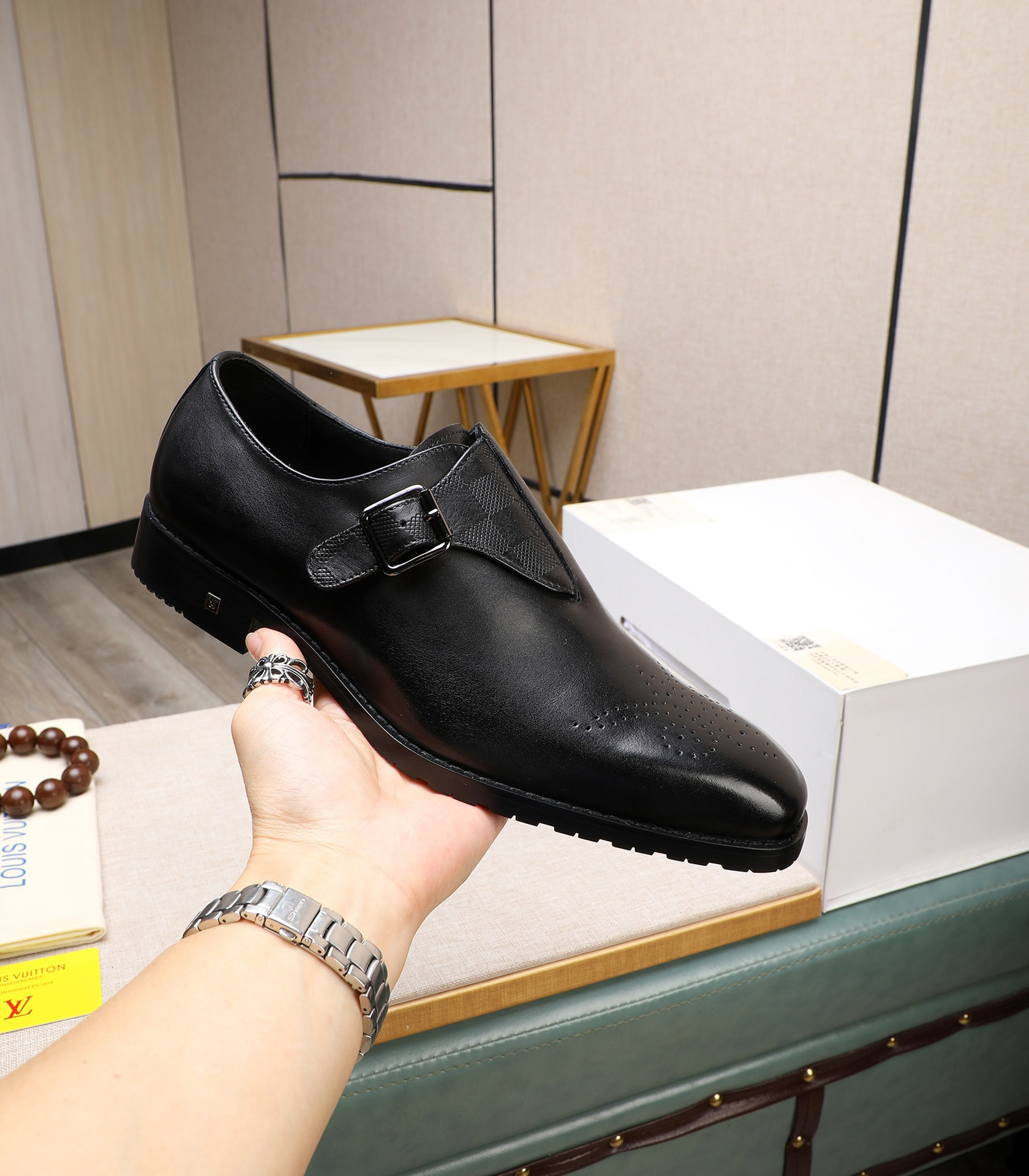 LV men's leather shoes-29