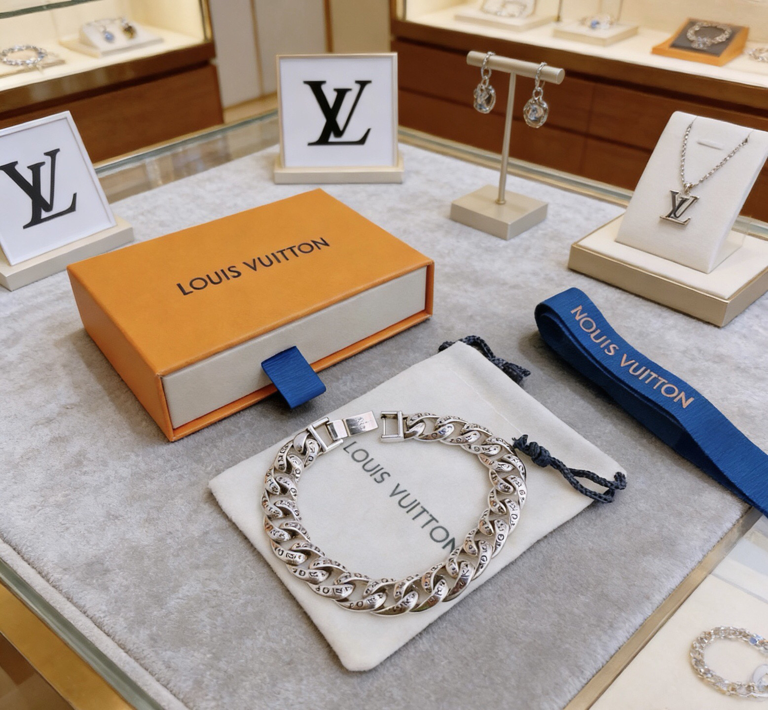 LV Bracelet-48