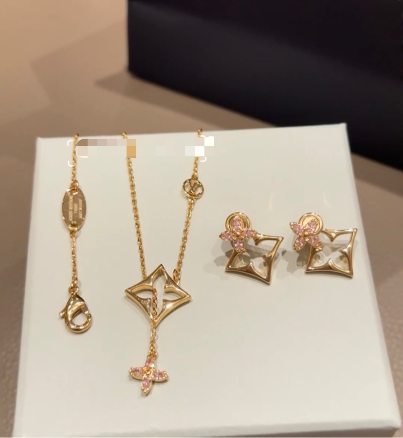 LV necklace-10