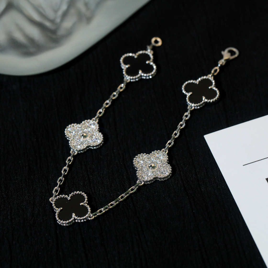 Van Cleef & Arpels Bracelet-71