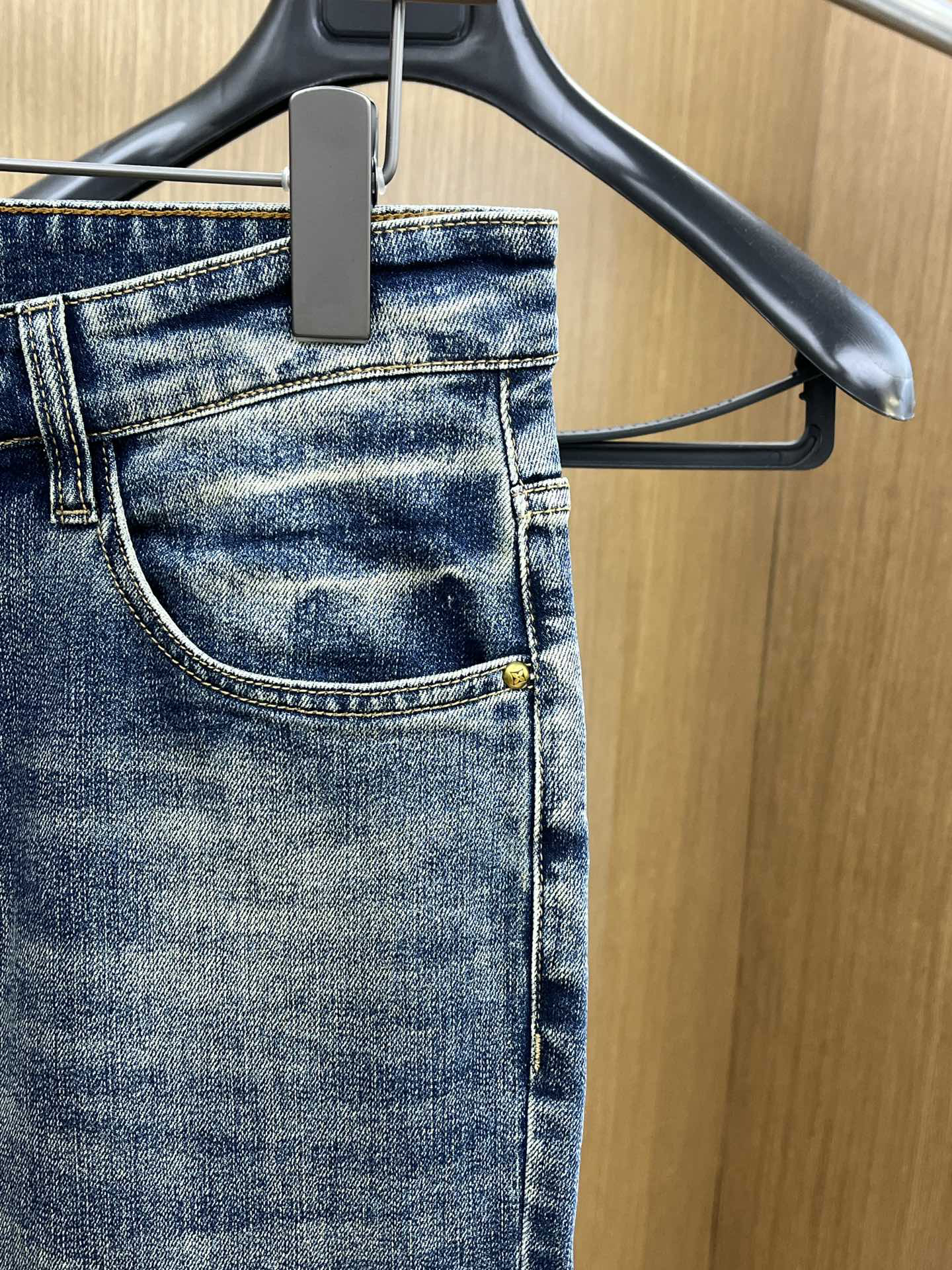 LV clothing-26