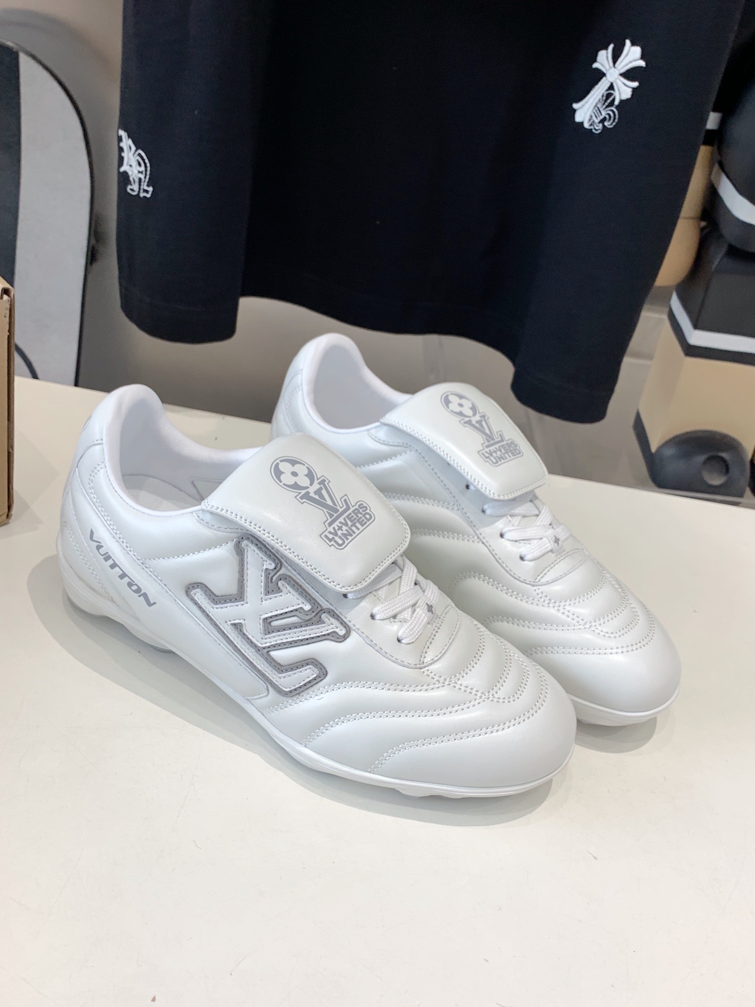 Lv Sneakers-242