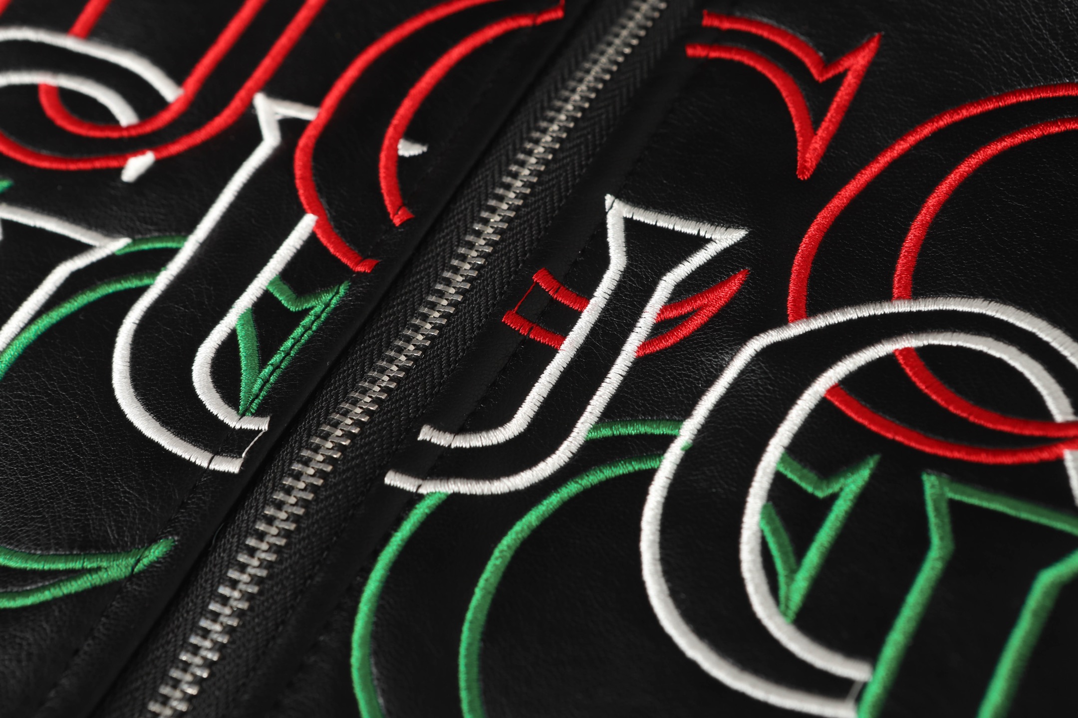 Gucci Clothing-284