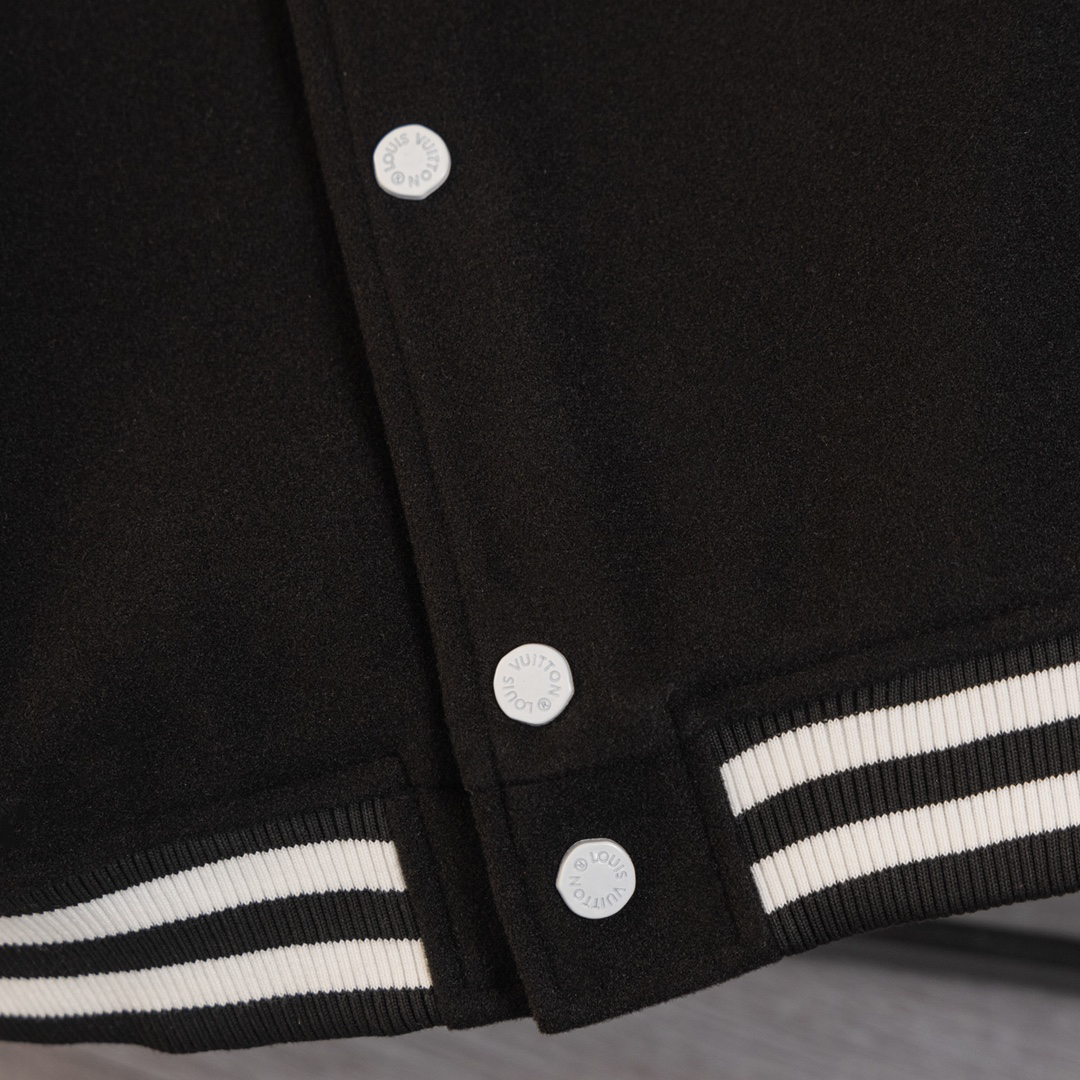 LV Clothing-314
