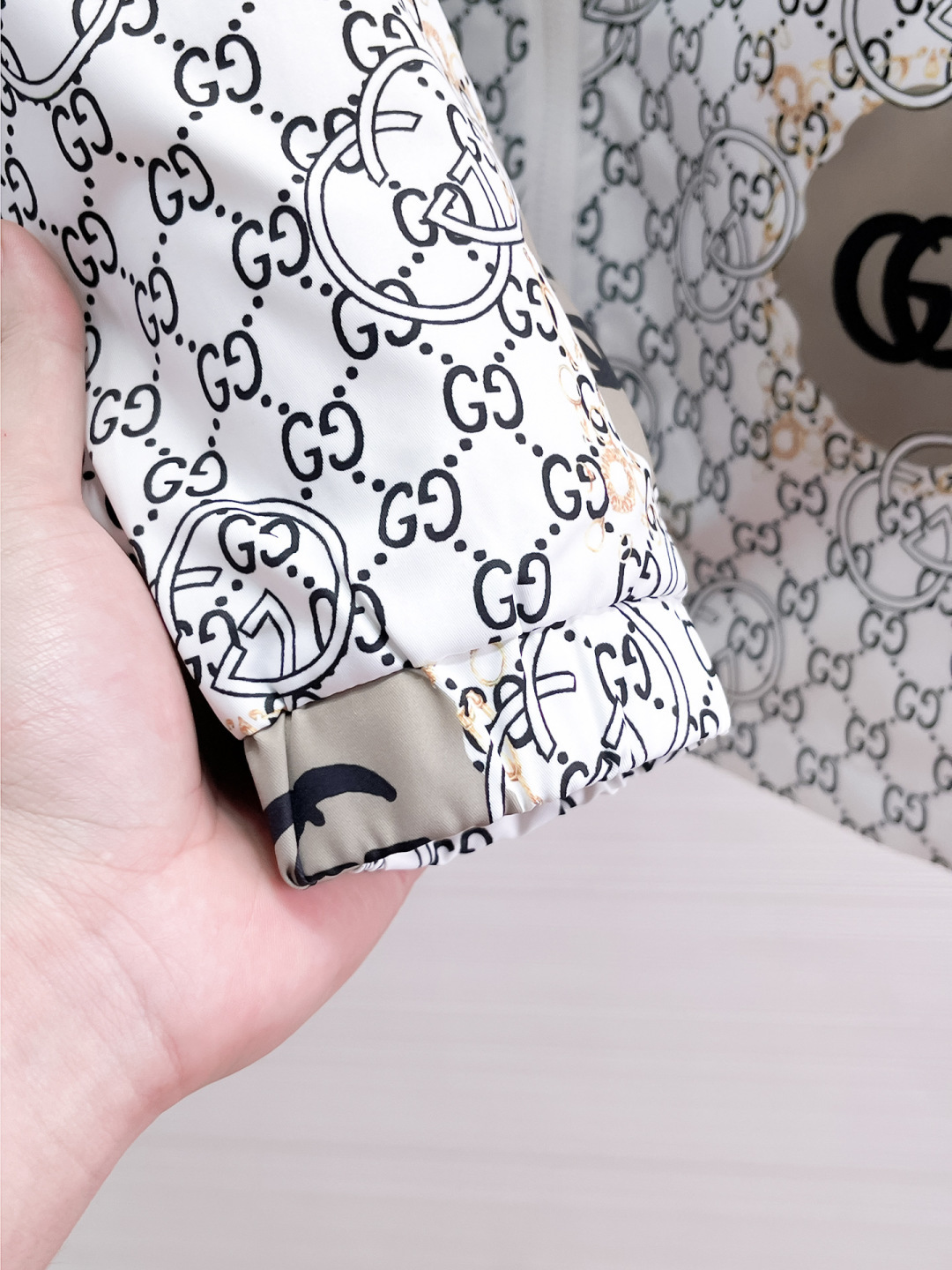 Gucci Clothing-353