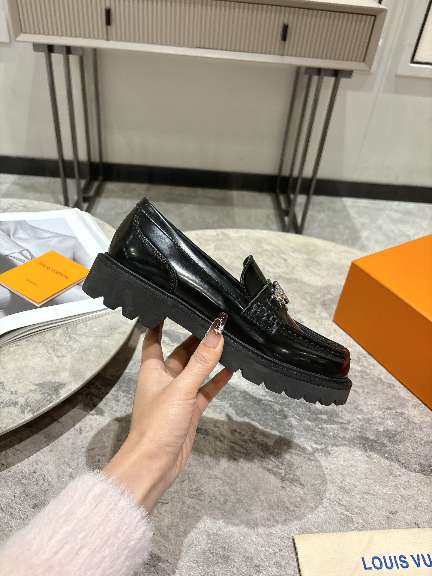 LV women's leather shoes-3
