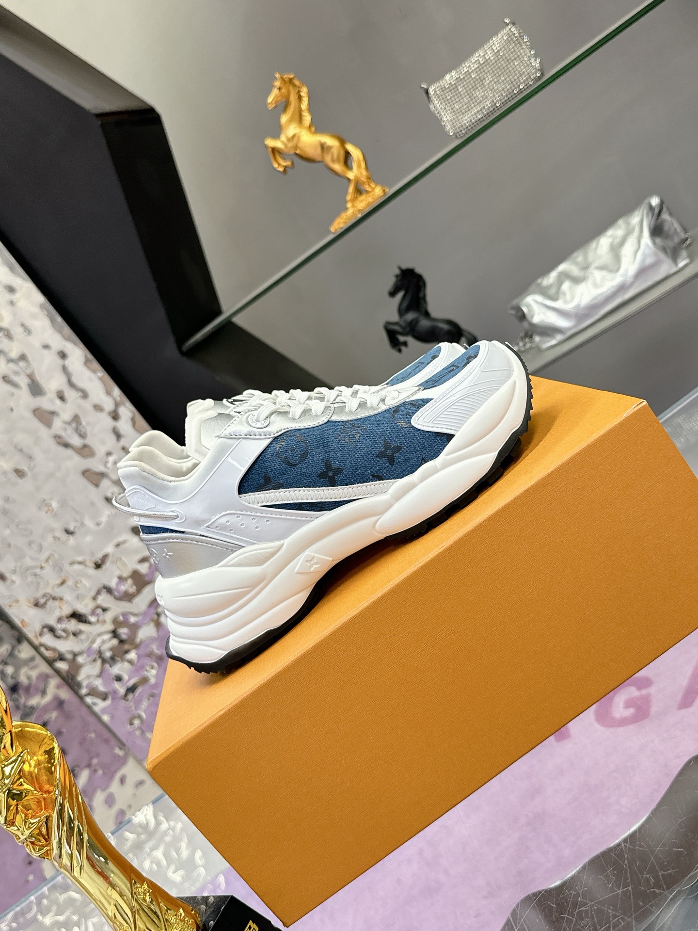 Lv Sneakers-200