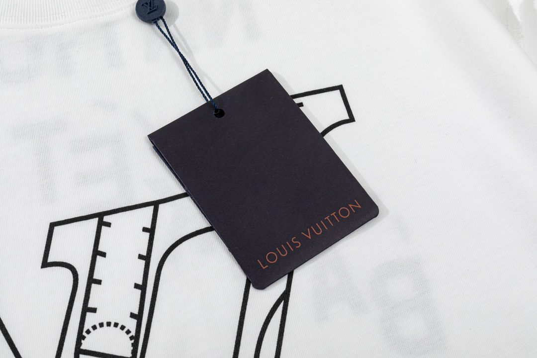 LV clothing-149