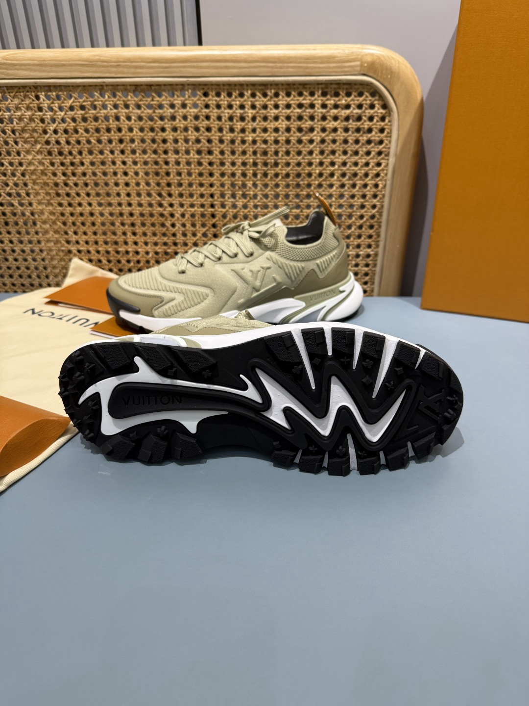 Lv Sneakers-189
