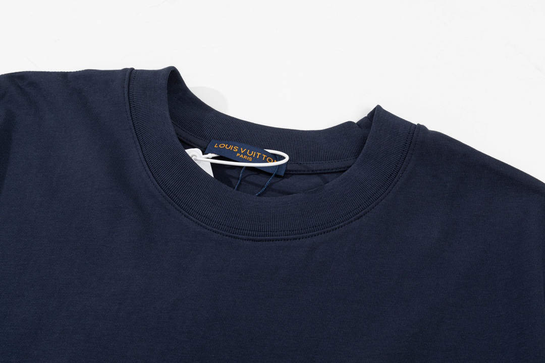 LV clothing-147