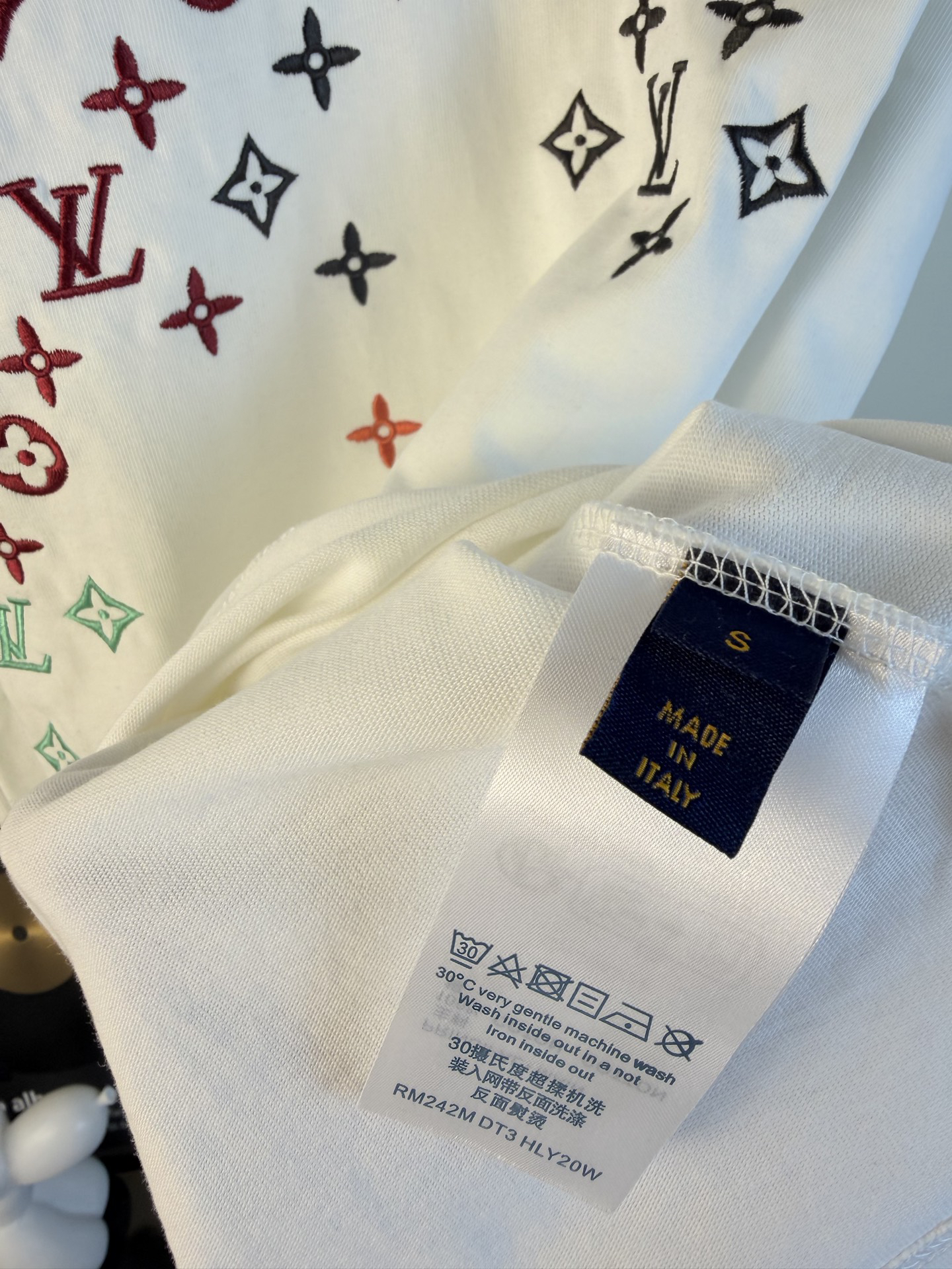 LV clothing-34