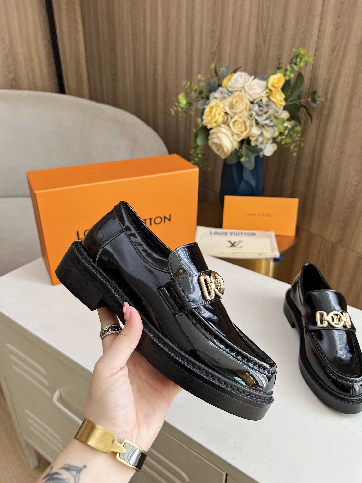 LV women's leather shoes-61