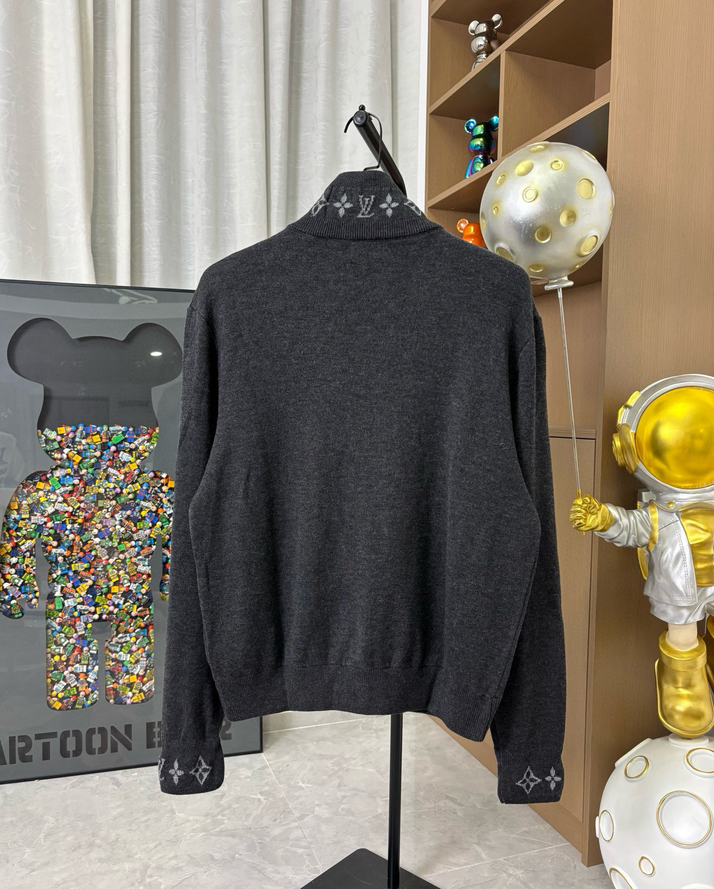LV Clothing-301