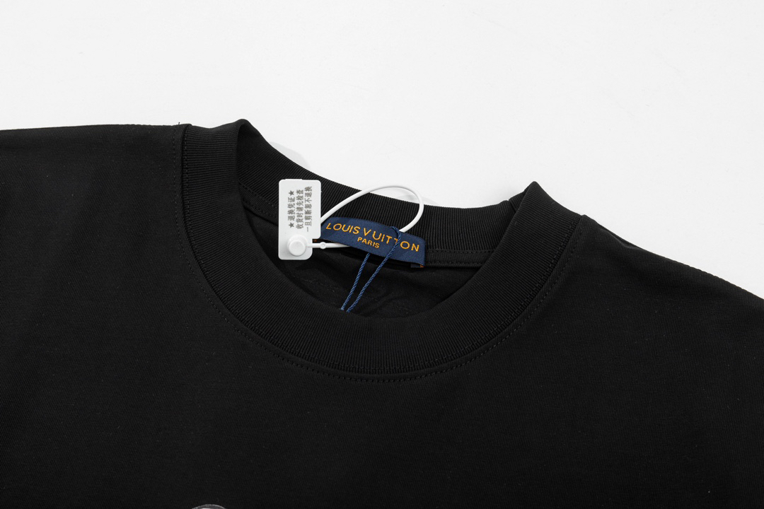 LV clothing-251