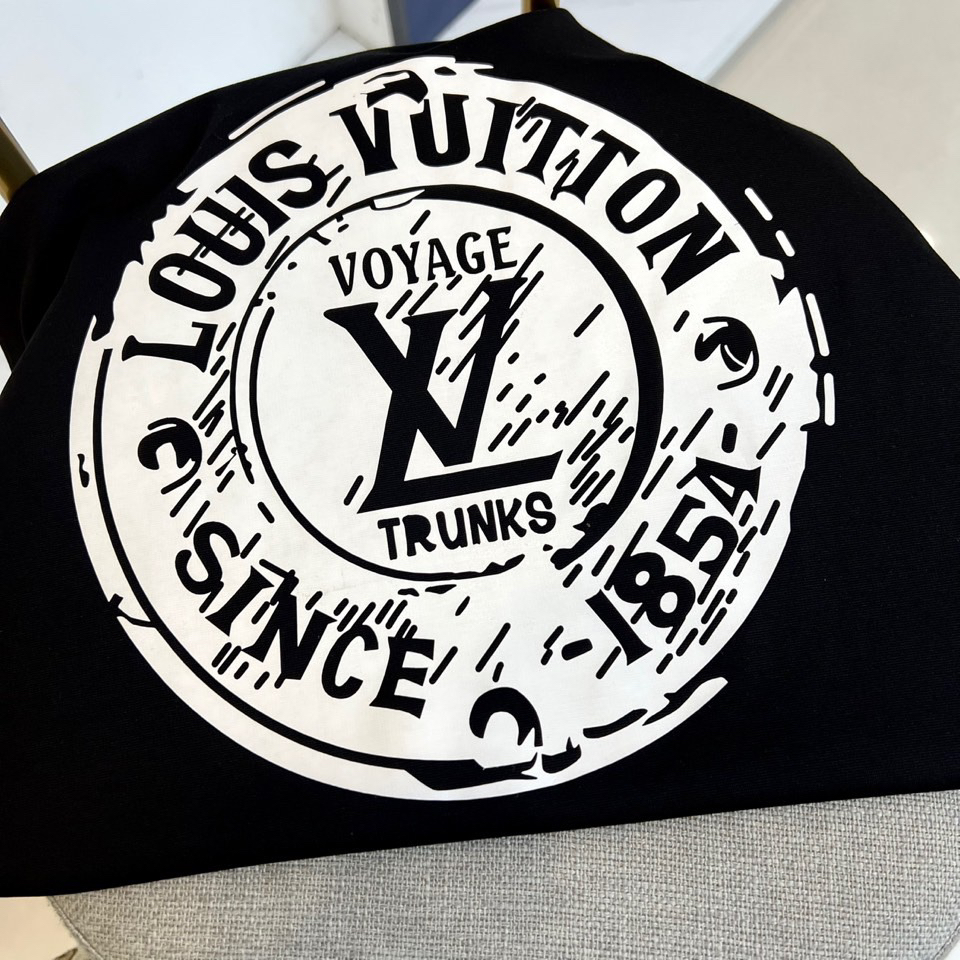 LV clothing-154