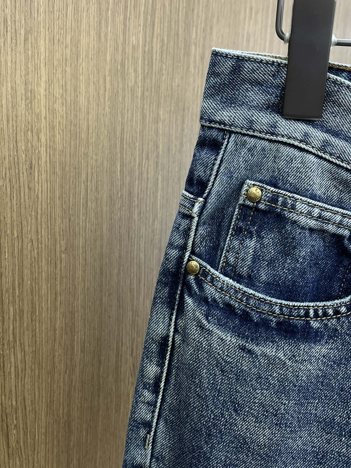 LV clothing-23