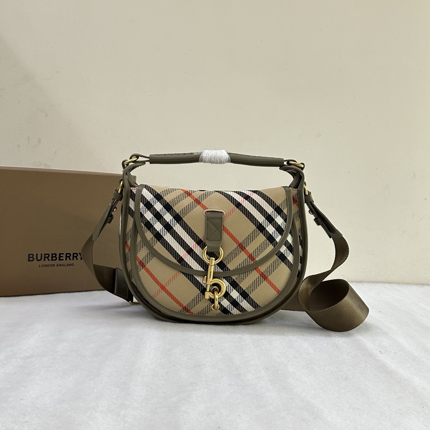 Burberry bag-136