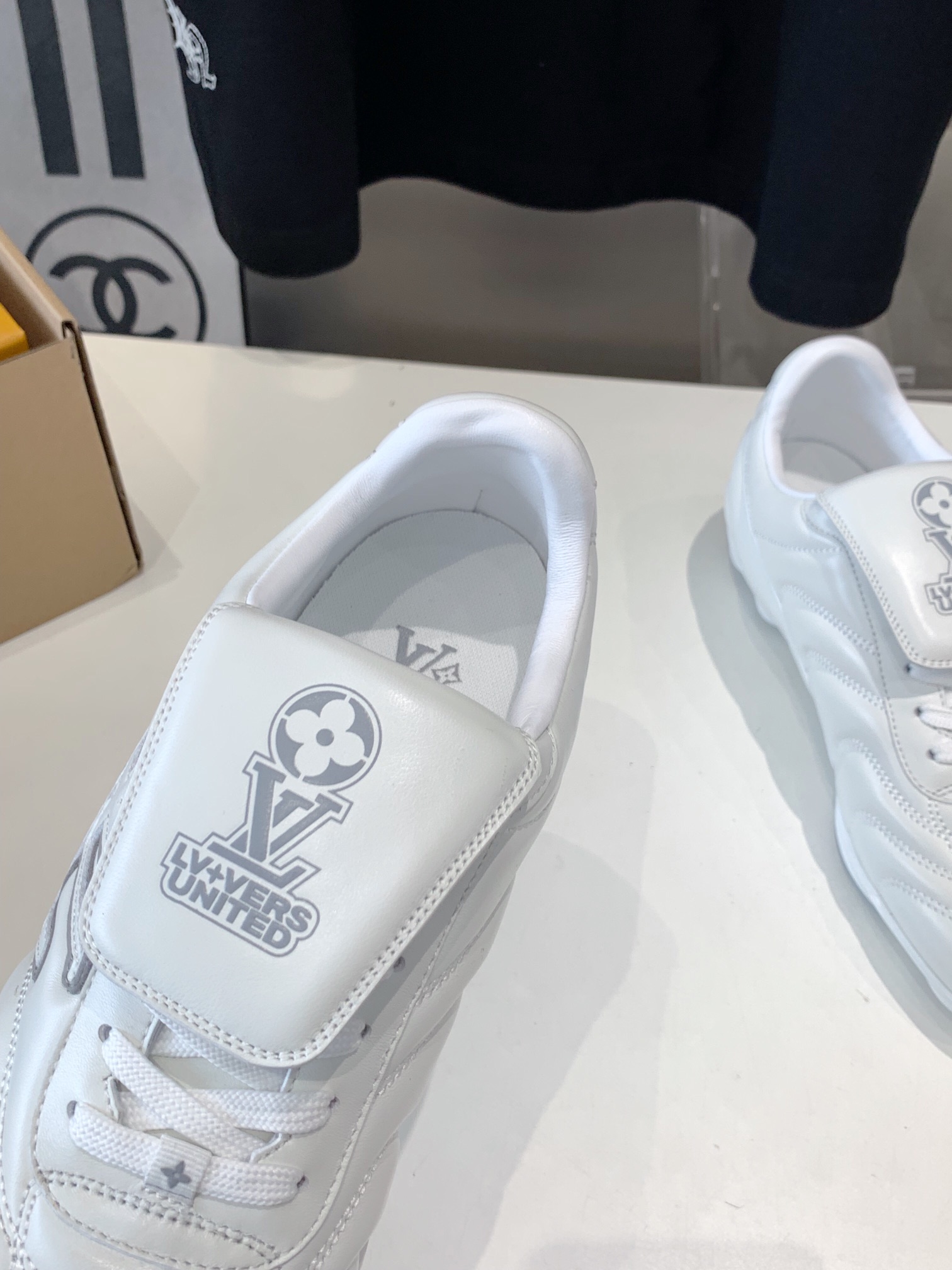 Lv Sneakers-242