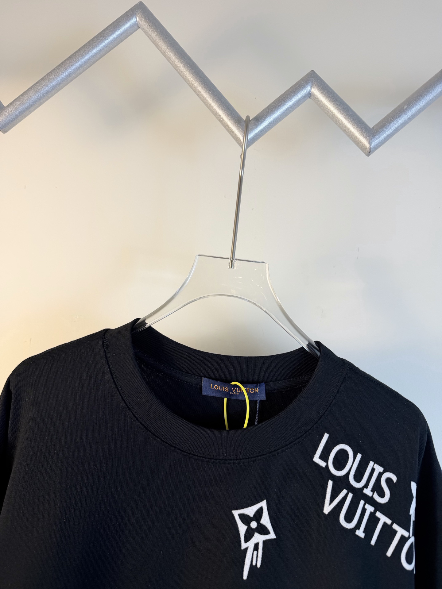 LV clothing-32