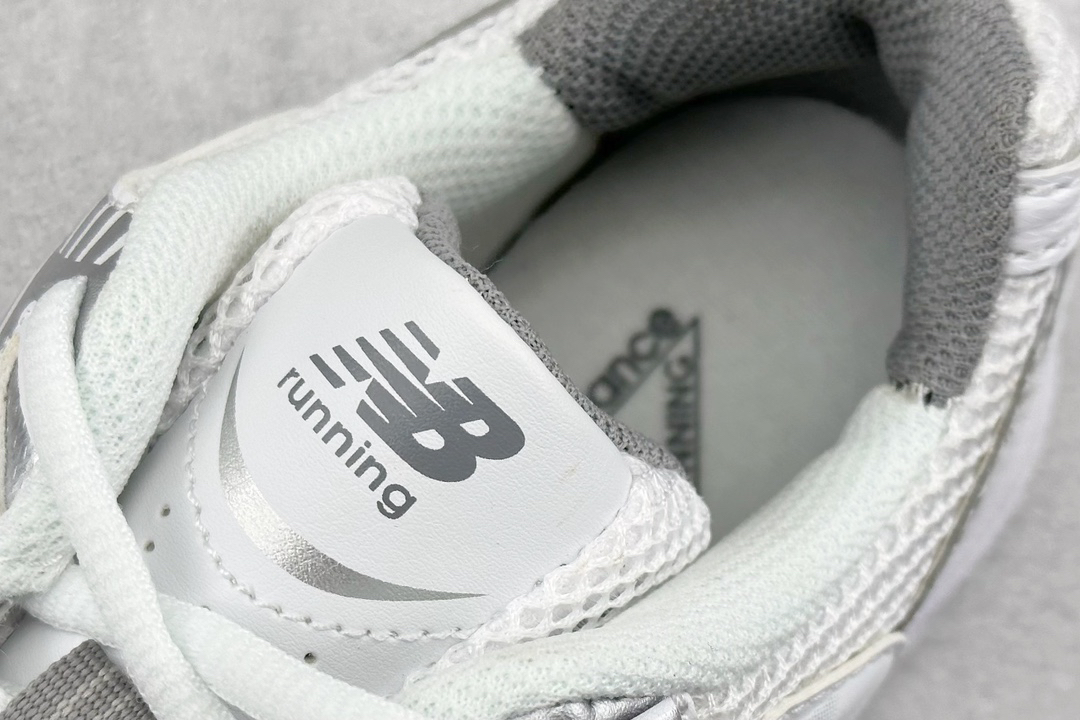 New Balance Sneakers-94