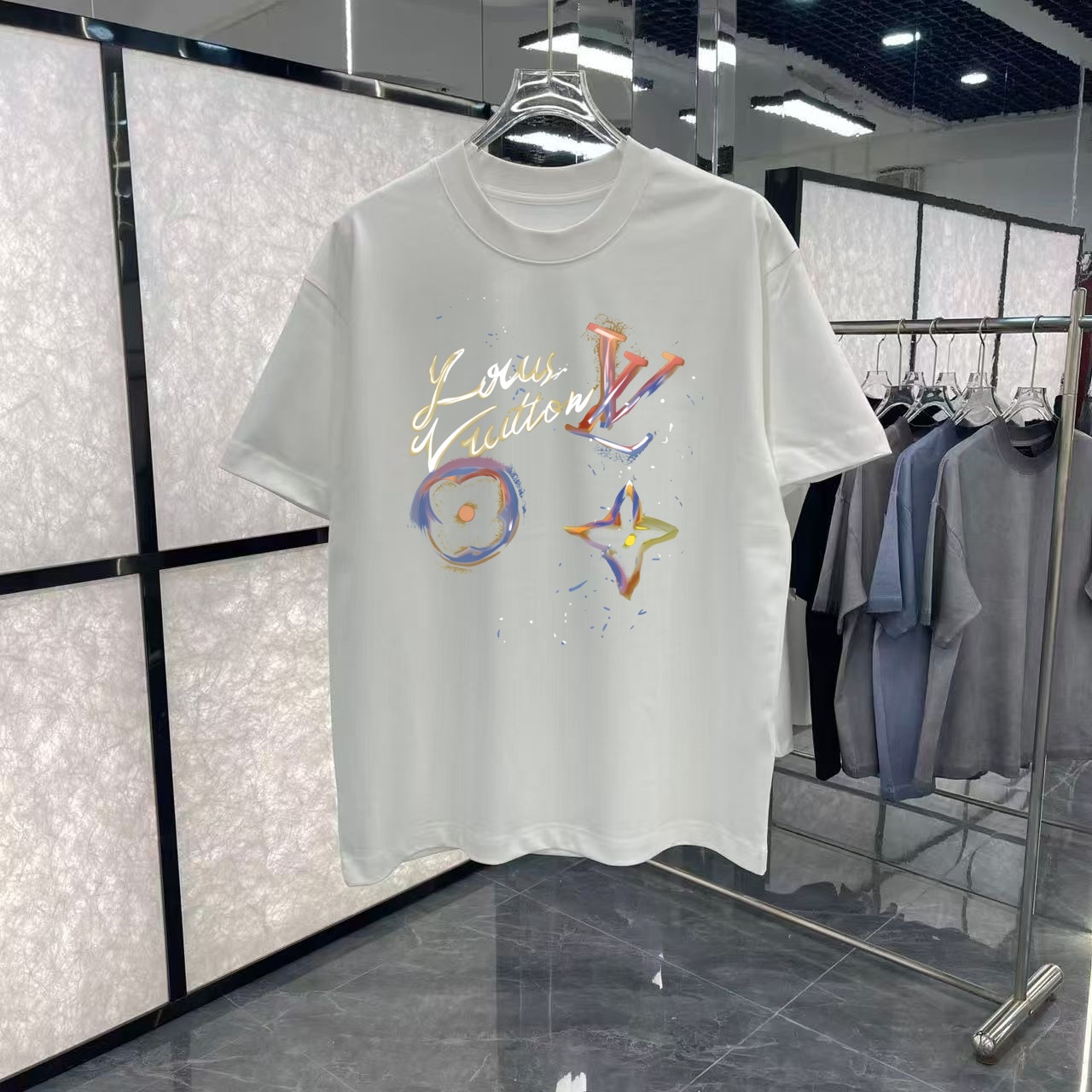 LV clothing-166