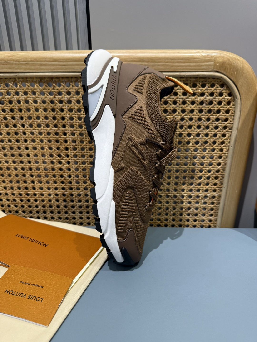 Lv Sneakers-181