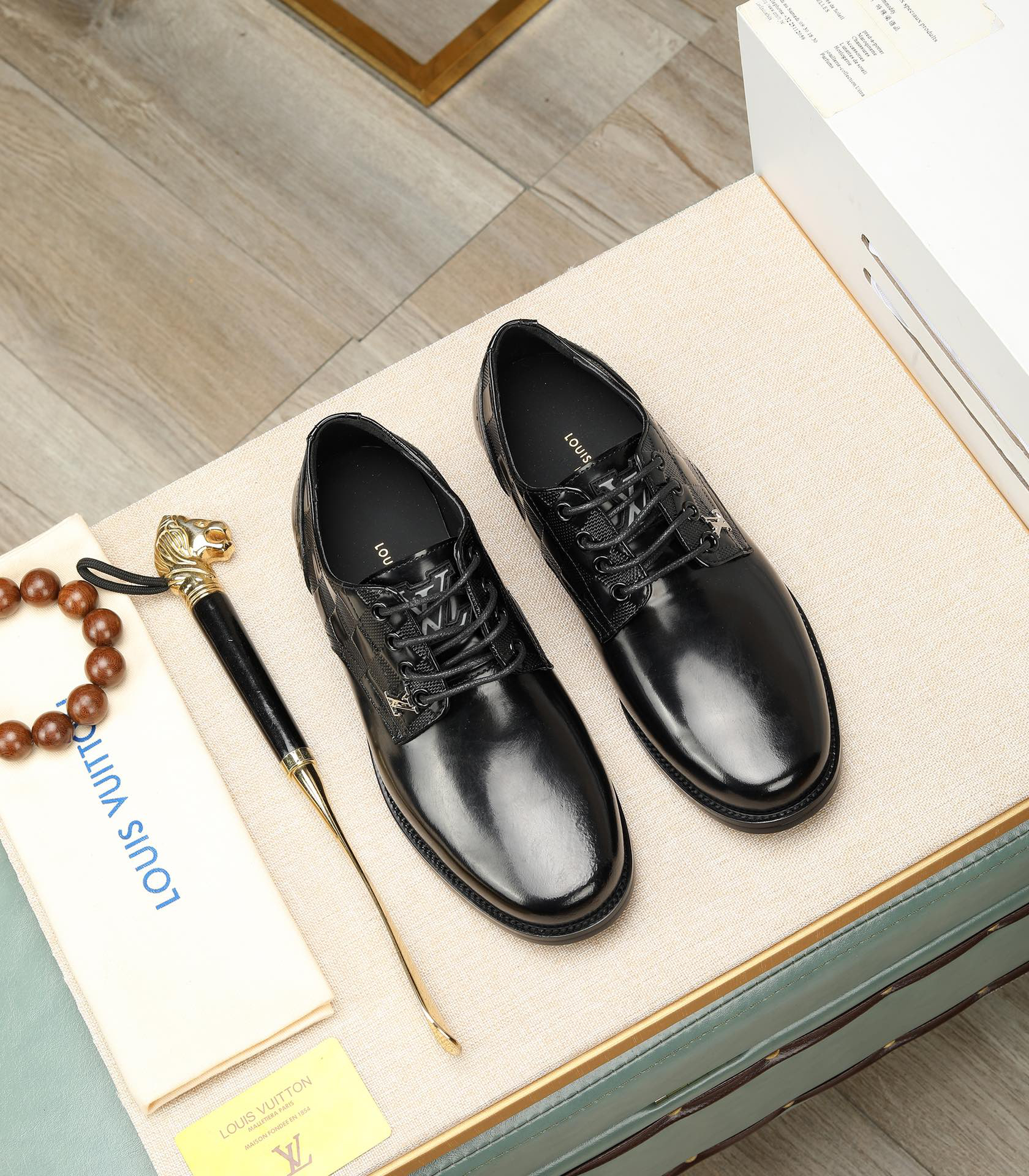 LV men's leather shoes-26