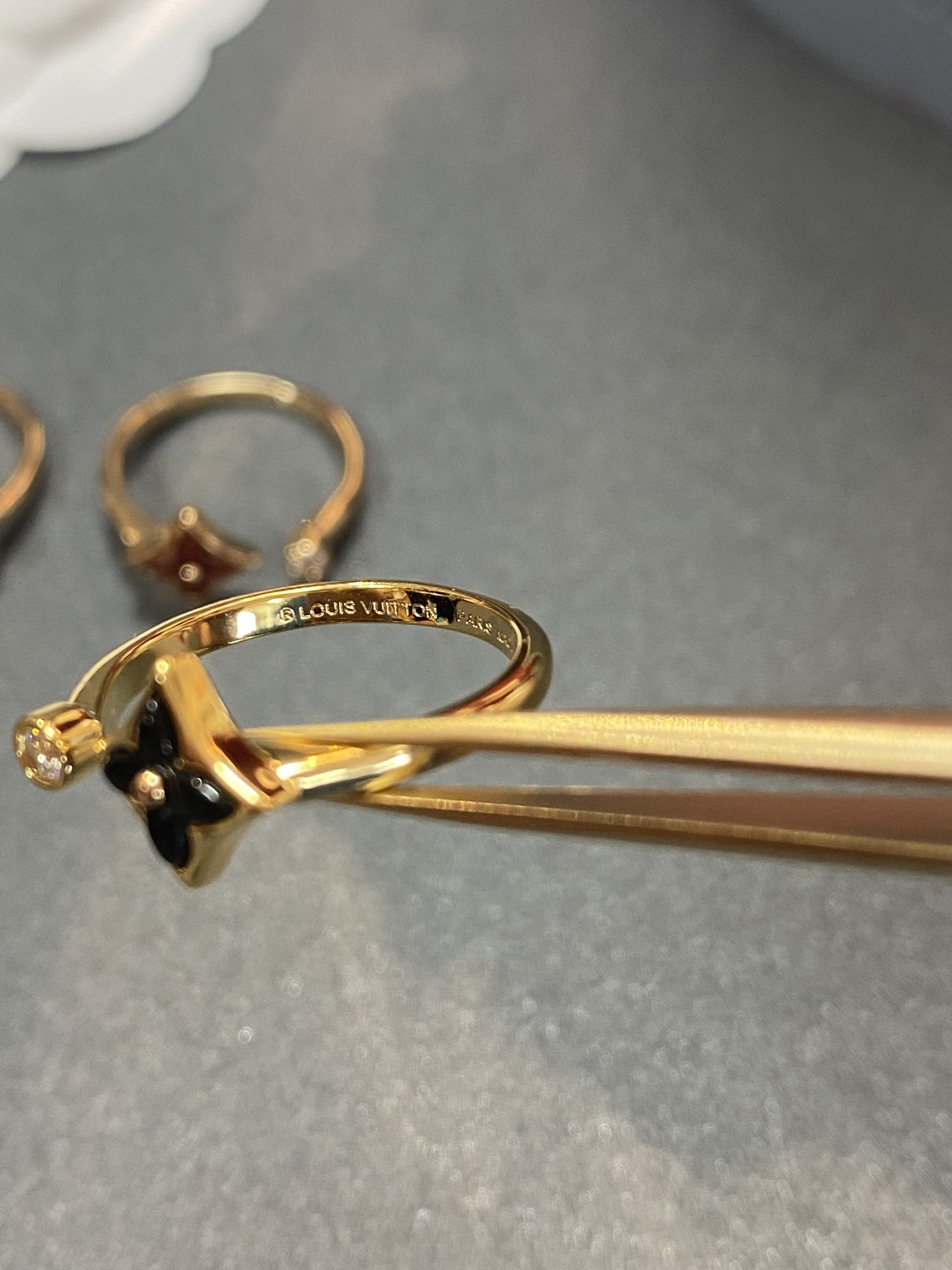 LV ring-14