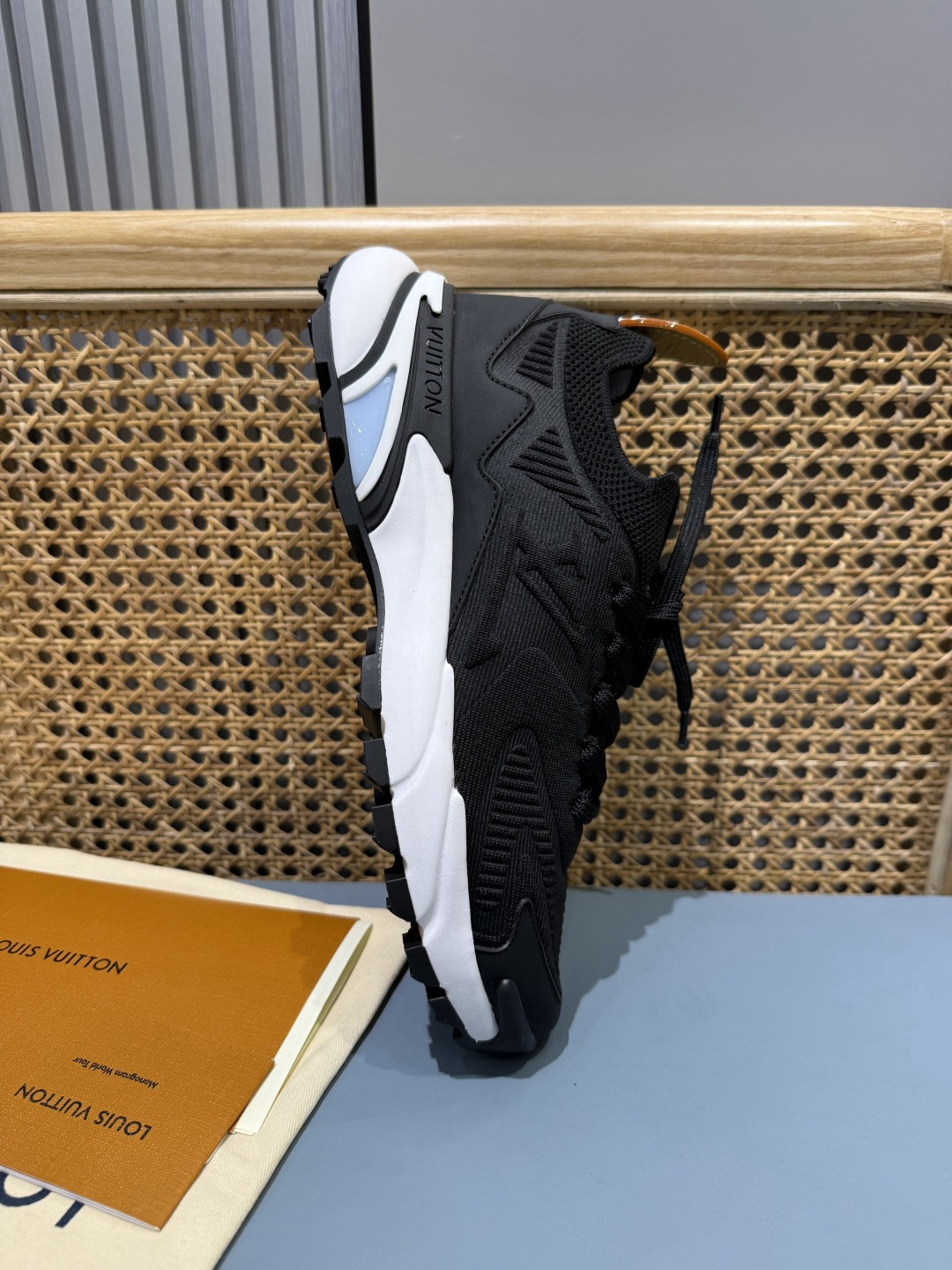 Lv Sneakers-193