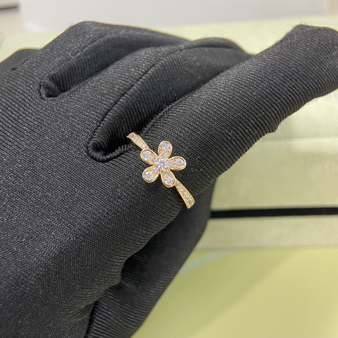 Van Cleef & Arpels ring-22