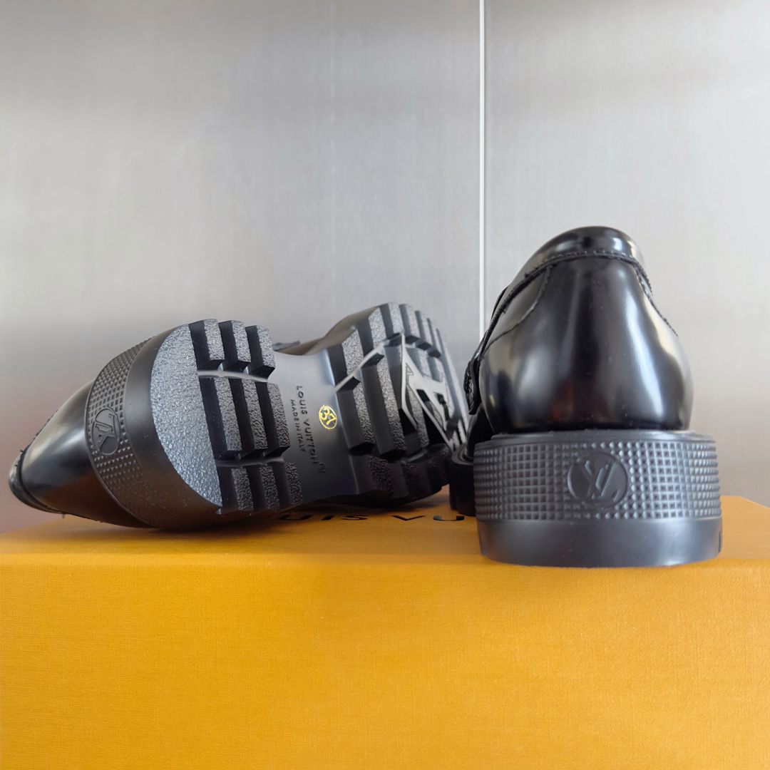 LV women's leather shoes-19