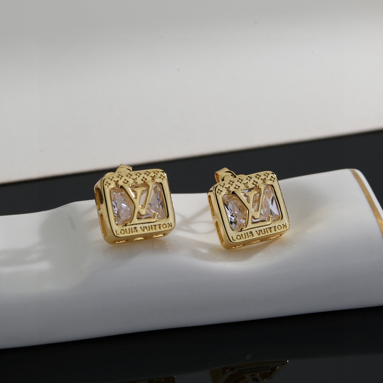 LV earrings-10