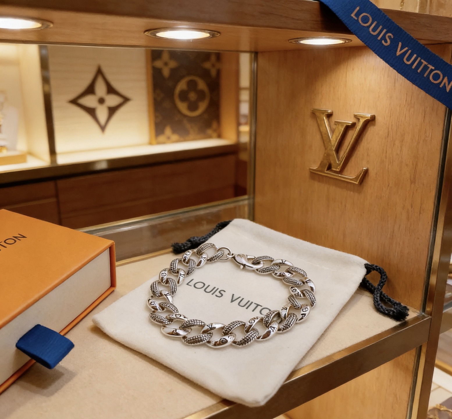 LV Bracelet-89