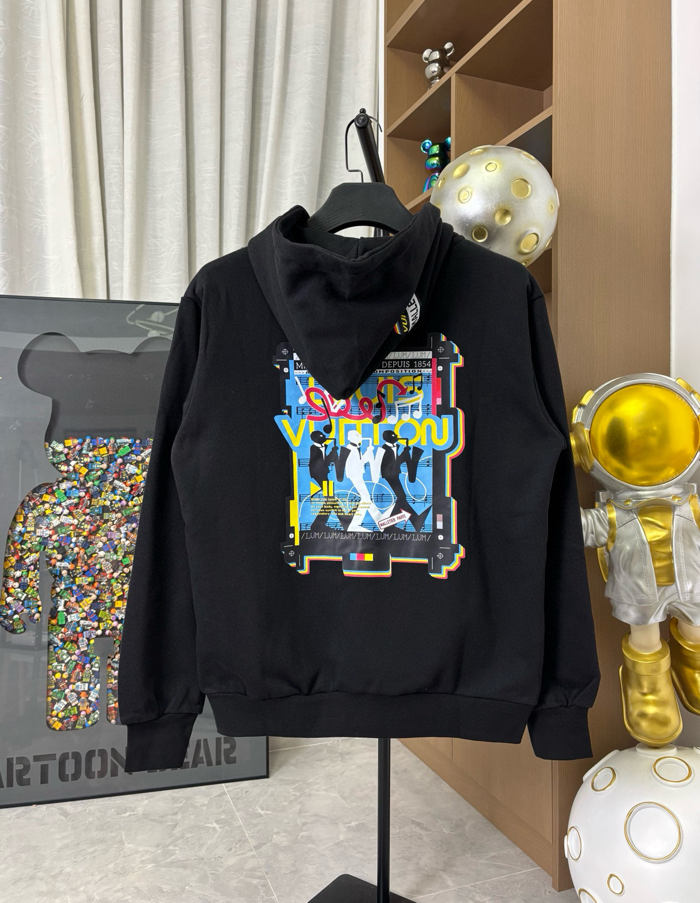 LV Clothing-303